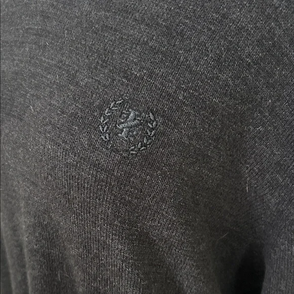 Izod Classic Charcoal Gray V-Neck Sweater with Embroidered Monogram Logo Unisex - Picture 7 of 9